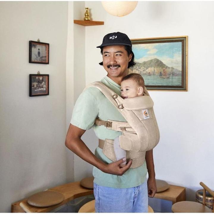 Actual product image Ergobaby Omni Dream