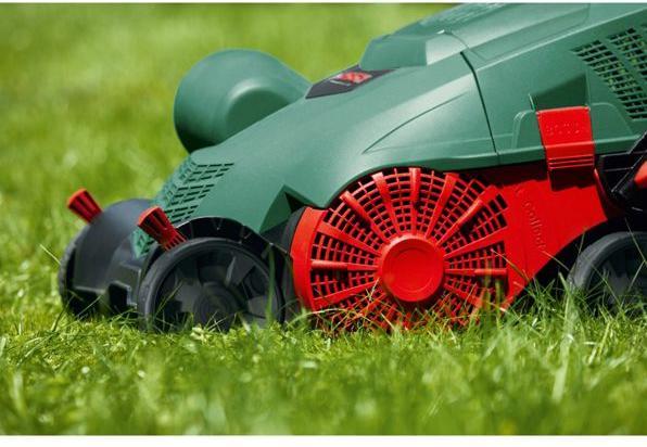 Produktbild Bosch Home & Garden Moosrupfer UniversalRake 900