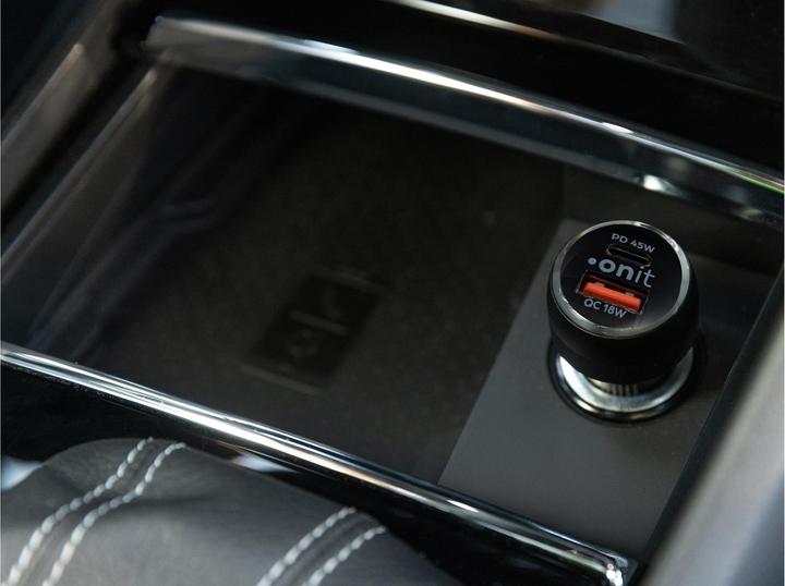 Image du produit Onit Autoladegerät Dual 63 W PD, Stromanschluss Seite A