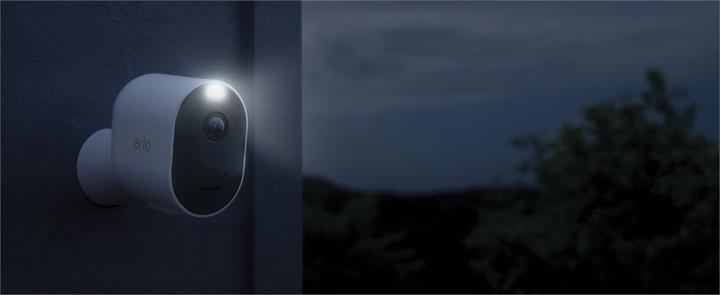 Actual product image Arlo Pro 3 Spotlight, kit 2 cameras black (2560 x 1440 Pixels)
