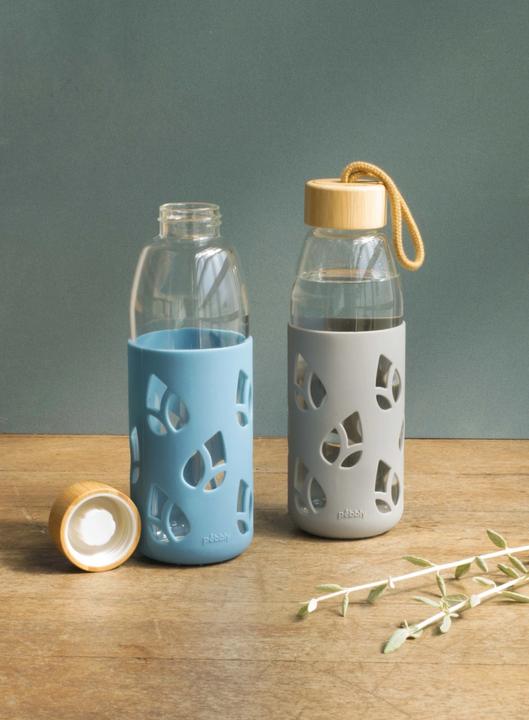 Image du produit Pebbly Glasflasche m. Bambusd. und Silikon-Ärmel, blau, 55cl (0.55 l)