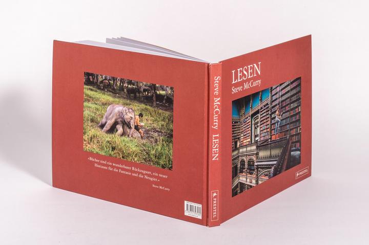 Produktbild Steve McCurry Lesen. Exklusive Sonderausgabe des Foto-Bestsellers (Deutsch, Paul Theroux, 2024)