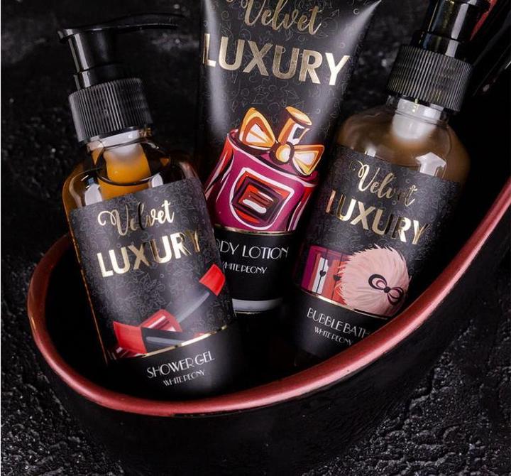 Image du produit Accentra Set de bain VELVET LUXURY dans un sabot en céramique, comprenant 160ml de gel douche et 160ml de (Set soin capillaire)