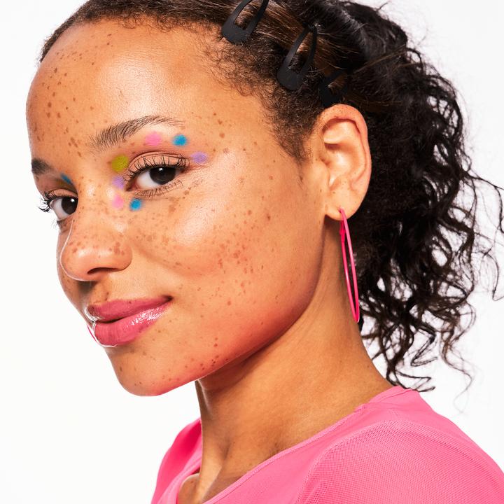 Immagine prodotto essence BABY GOT HOLO GLOW evidenziatore in stick (10 Santa Albicocca, Highlighter, 5 g)