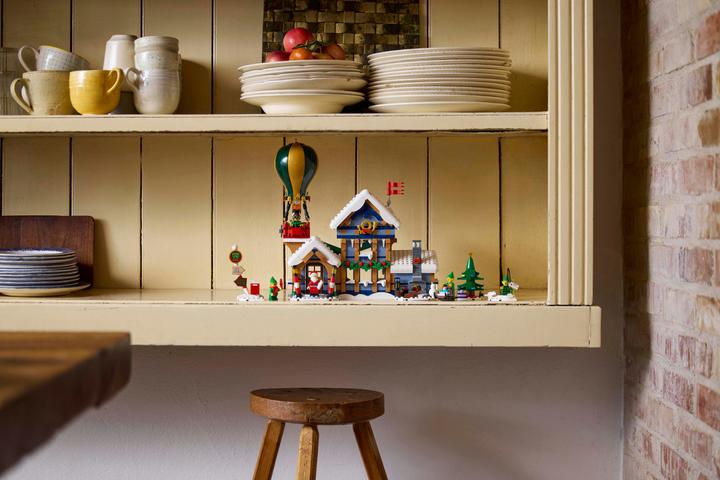 Image du produit LEGO Bureau de poste du Père Noël (10339, LEGO Icons, LEGO difficiles à trouver)