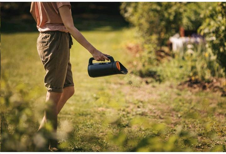 Actual product image Fiskars 1057076 Manual spreader