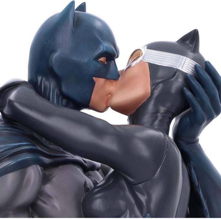 Actual product image Nemesis Now DC Comics Bust Batman & Catwoman 30 cm