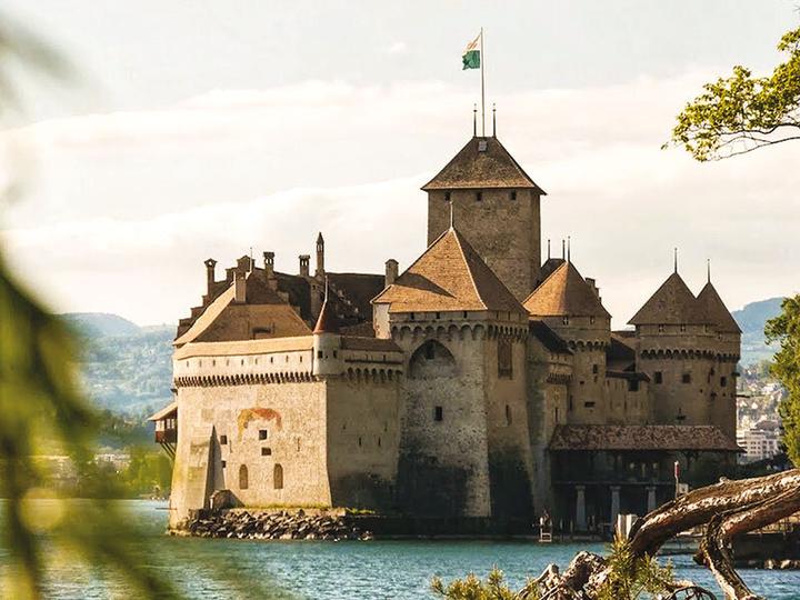 Image du produit Smartbox Séjour romantique au bord du lac Léman avec entrée au château de Chillon (2 pers.)
