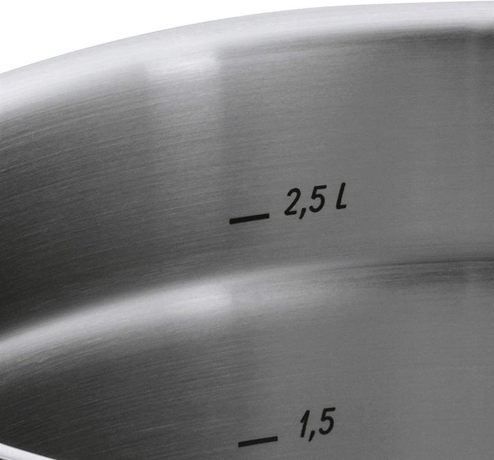 Produktbild WMF Kochtopf Fleischtopf Induktion 24cm Metalldeckel Gourmet Plus Edelstahl 18/10 (24 cm, Kochtopf, Edelstahl)