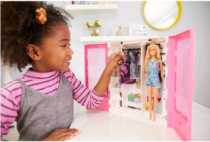 Immagine prodotto Barbie Armadio con bambola