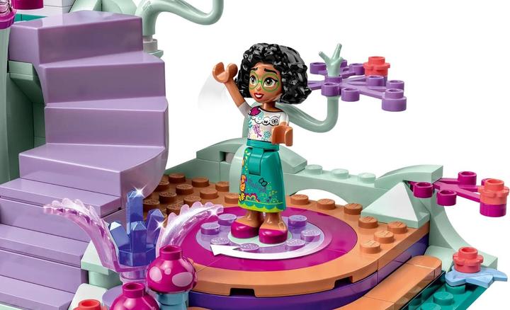 Actual product image LEGO The Enchanted Tree House (43215, LEGO Disney)