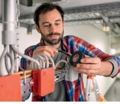 Produktbild tesa Elektro Isolierband, hitzebeständiges Klebeband zum Isolieren, Reparieren & Bündeln (15 mm)