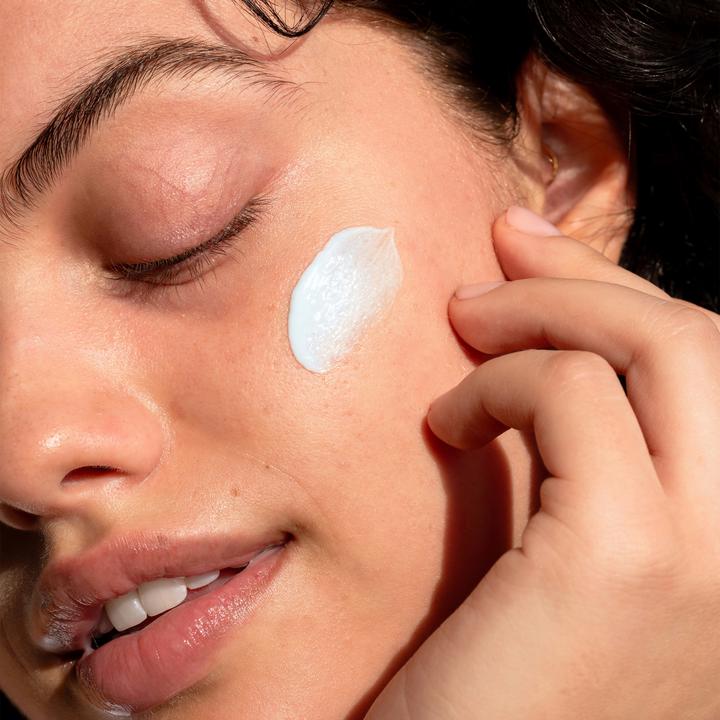Actual product image Coola Suncare Refreshing Water Plumping Gel Serum (30 ml)