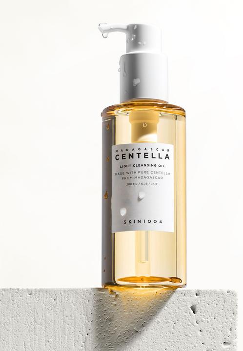 Actual product image Skin1004 Madagascar Centella Light Cleansing Oil Light Face Wash Oil 200 Ml (Oils, 200 ml)