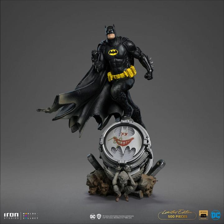 Actual product image Iron Studios DC Comics BDS Art Scale Statue 1/10 Batman Deluxe (Black Version Exclusive) heo EU Exclusive 30 cm