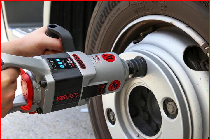 Actual product image KS Tools 1" superMONSTER high performance air impact wrench, 3405 Nm, length 350 mm (Air blast)
