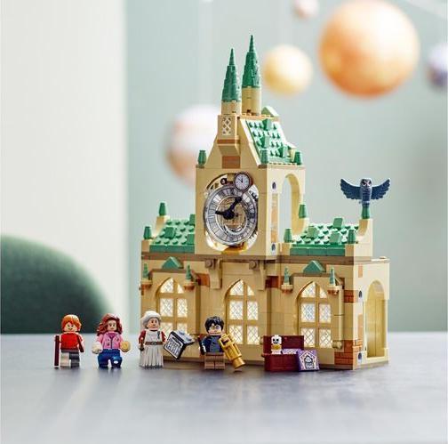 Actual product image LEGO Hogwarts Hospital Wing (76398, LEGO Harry Potter)