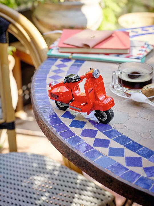 Actual product image LEGO Creator Vespa 40517 (40517, LEGO Creator Expert)