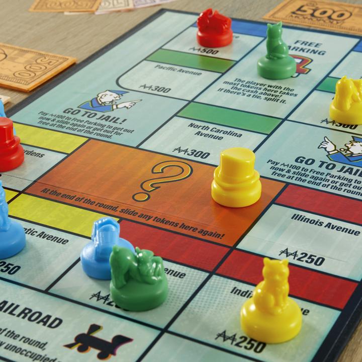 Actual product image Hasbro Monopoly Knockout Family Party Game, Quick-Playing Board Games for Ages 8+, 2-8 Players, 20 Mins. (Swedish)