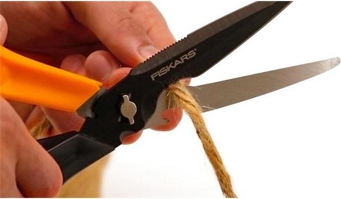 Produktbild Fiskars Mehrzweckschere (23 cm)