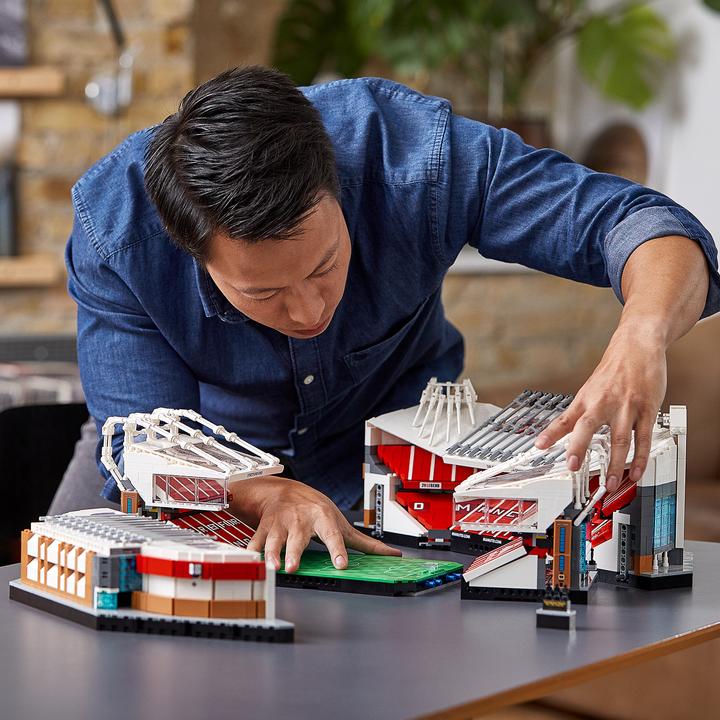 Image du produit LEGO Old Trafford - Manchester United (10272, LEGO Creator Expert, LEGO difficiles à trouver)