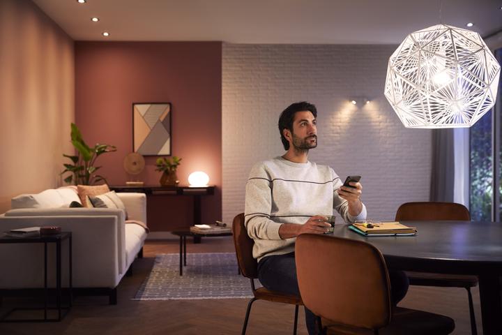 Image du produit Philips Hue White & Color Ambiance BT (E27, 11 W, 1100 lm, 1 x, F)