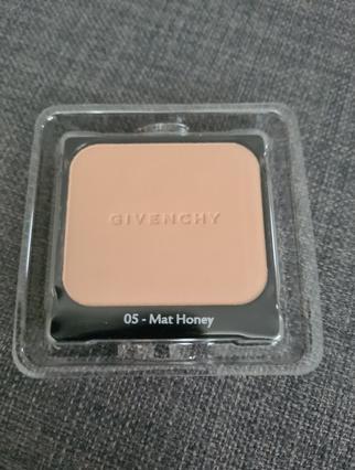 Actual product image Givenchy Matissime Velvet Compact Powder Foundation 05 Mat Honey 9g (Mat Honey)