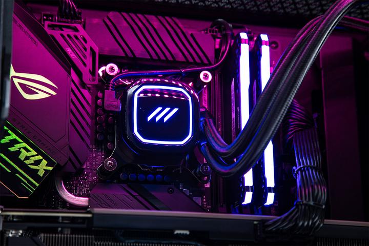 Produktbild Mifcom Savage (Intel Core i9-10900K, 32 GB, 1000 GB, GeForce RTX 3080)