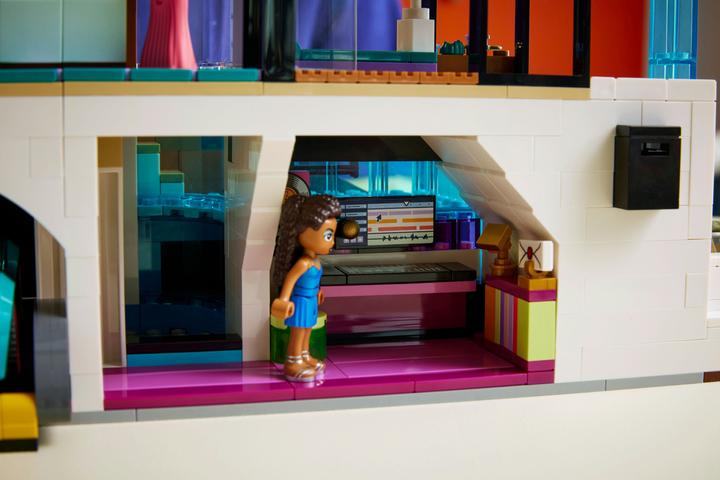 Actual product image LEGO Andrea's Modern Mansion (42639, LEGO Friends)