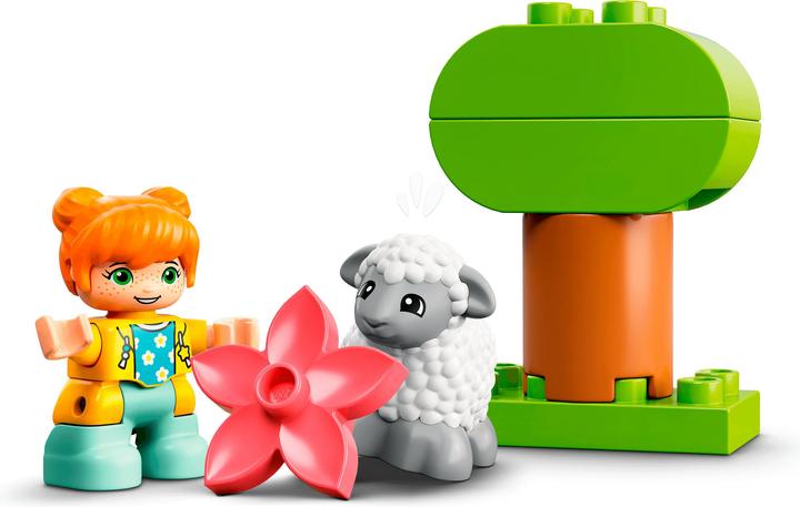 Actual product image LEGO Tractor and animal care (10950)