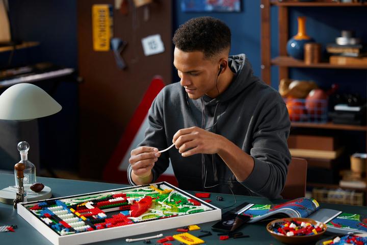 Actual product image LEGO The Amazing Spider-Man (31209, LEGO Art)