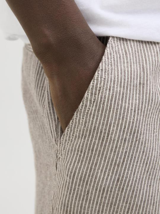 Actual product image Jack & Jones Tapered Fit Shorts Shorts (L)