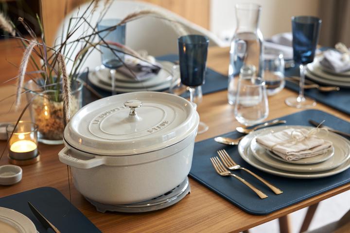 Actual product image Staub Oval Cocotte (23 cm, Casserole + Stewpot, Cast iron)