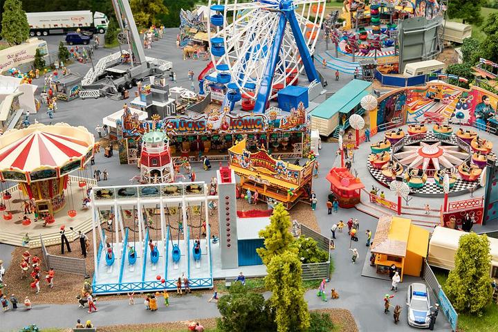 Image du produit Faller Kit de fête foraine Plaisir de la fête foraine