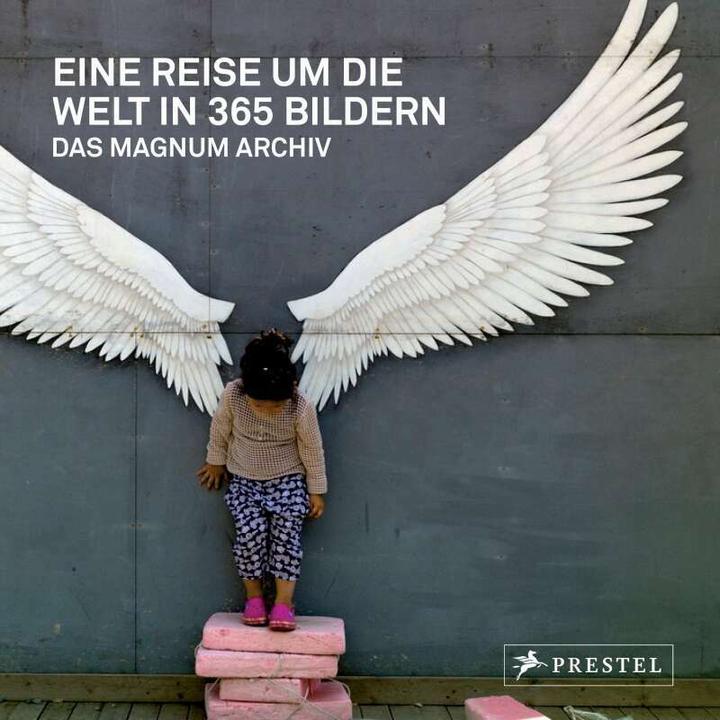 Actual product image Eine Reise um die Welt in 365 Bildern (German, Magnum Photos S.A.R.L., 2017)