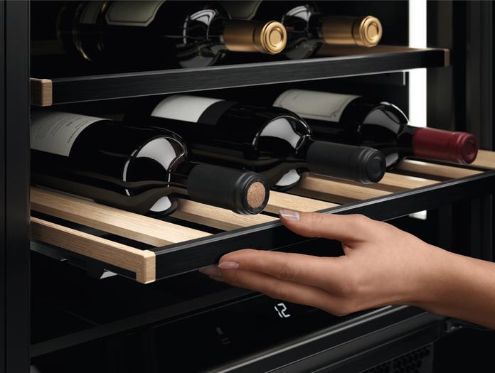 Image du produit AEG AWUS020B5B 5000 Armoire de mise en température des vins / jusqu'à 20 bouteilles