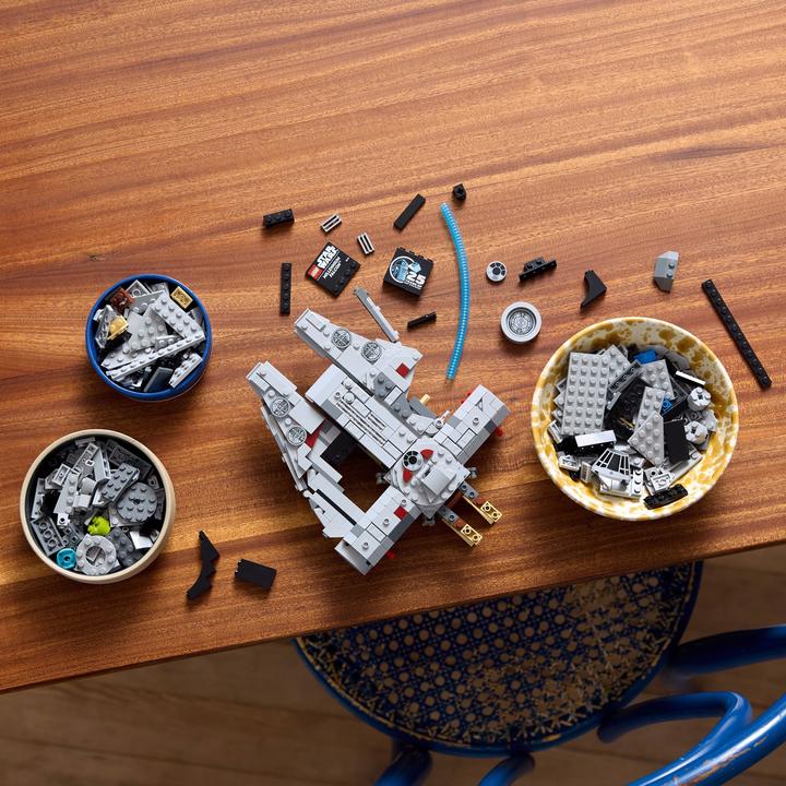 Produktbild LEGO Millennium Falcon (75375, LEGO Star Wars)