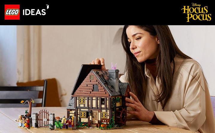 Actual product image LEGO Disney Hocus Pocus: The Sanderson Sisters' Cottage (21341, LEGO Ideas, LEGO Rare Sets)