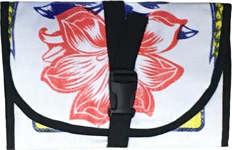 Produktbild Bekos Upcycling - Waschtasche zum Aufhängen aus recyceltem Reissack Blume
