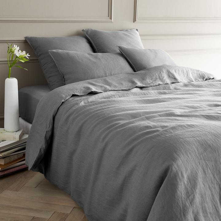 Pebble grey