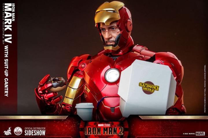 Produktbild Hot Toys Iron Man 2 figurine 1/4 Iron Man Mark IV with Suit-Up Gantry 49 cm