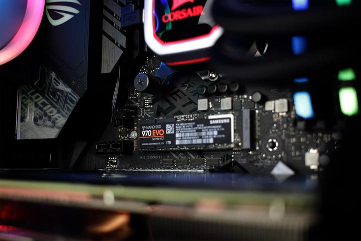 Produktbild Mifcom Spectrum RTX2080S Core i7 (Intel Core i7-9700K, 32 GB, 500 GB, GeForce RTX 2080 Super)