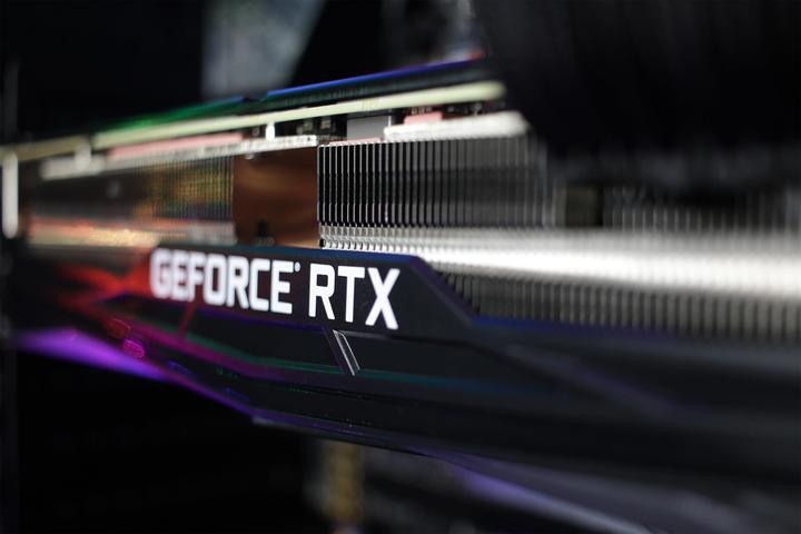 Produktbild Mifcom Spectrum RTX2080S Core i7 (Intel Core i7-9700K, 32 GB, 500 GB, GeForce RTX 2080 Super)