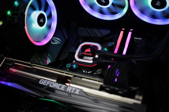 Produktbild Mifcom Spectrum RTX2080S Core i7 (Intel Core i7-9700K, 32 GB, 500 GB, GeForce RTX 2080 Super)