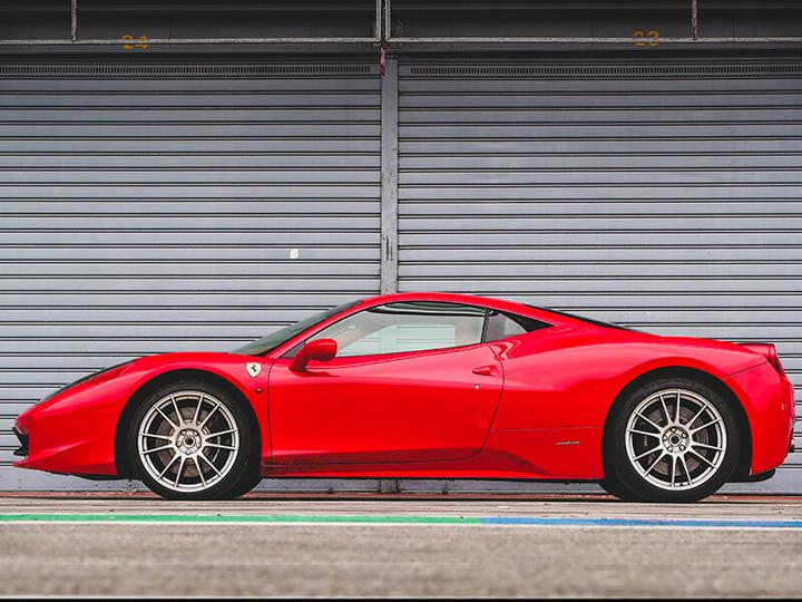 Produktbild Smartbox 1 Runde in einem Ferrari 458 Italia auf dem Hockenheimring (1 Pers.)