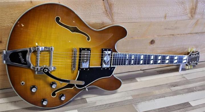 Actual product image Eastman Guitars Eastman T486B Goldburst (Classical guitar, Maple outer ply)