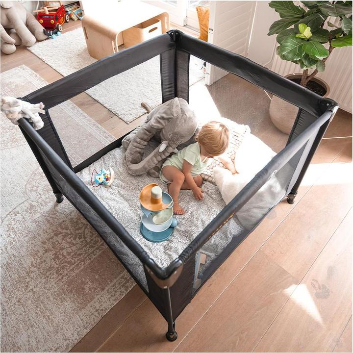 Actual product image Deryan Believer travel cot