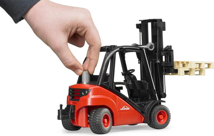 Actual product image Bruder Linde forklift truck
