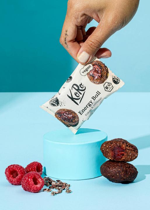 Immagine prodotto KoRo Pallina snack biologica a base di datteri con ripieno dolce al gusto di lampone (Lampone, 30 g)