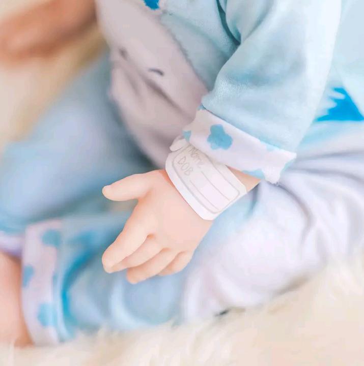 Immagine prodotto Tiny Treasures Tiny Treasure bambola dai capelli biondi vestito da ippopotamo